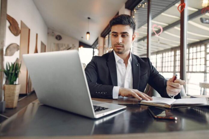 How Entrepreneurs Strengthen Their Business Acumen Through Online MBA Programs