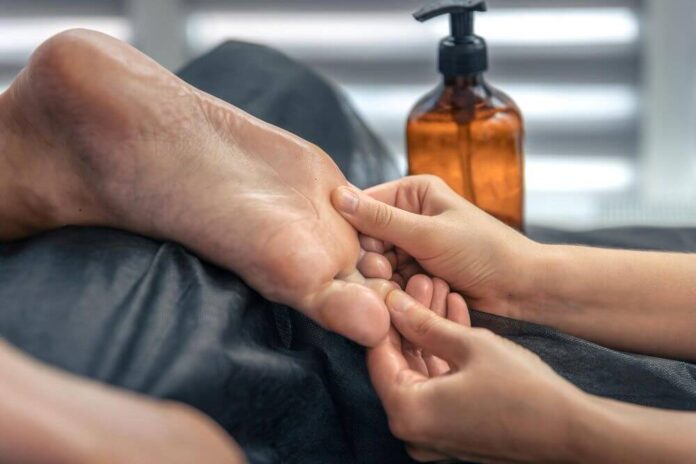 How to Use Castor Oil for Soft Hands and Feet