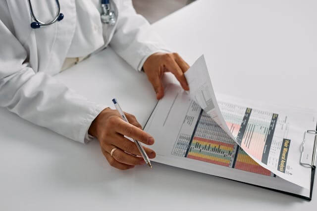 How Medical Oversight Reduces Risk For Clinic Owners